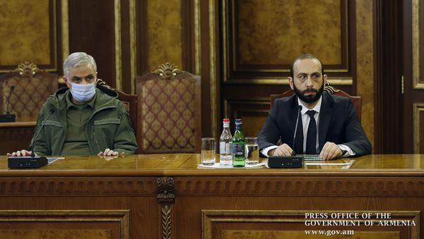 Вице-премьер Мгер Григорян и спикер Парламента Арарат Мирзоян на экстренном заседании (13 декабря 2020). Еревaн - Sputnik Արմենիա