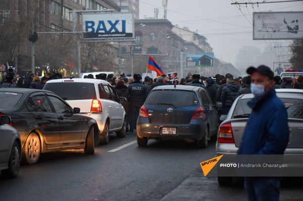 Шествие оппозиции Армения без Никола: парализовано движение на проспекте Комитаса - Sputnik Армения