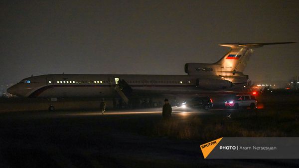 Российский самолет в военнопленными прибывает из Баку в аэропорт Эребуни (14 декабря 2020). Еревaн - Sputnik Армения