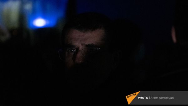 Президент НКР Араик Арутюнян в аэропорту Эребуни встречает прибывающий из Баку самолет с военнопленными (14 декабря 2020). Еревaн - Sputnik Армения