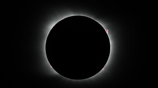 Огненное кольцо во время полного солнечного затмения (14 декабря 2020). Аргентина - Sputnik Армения
