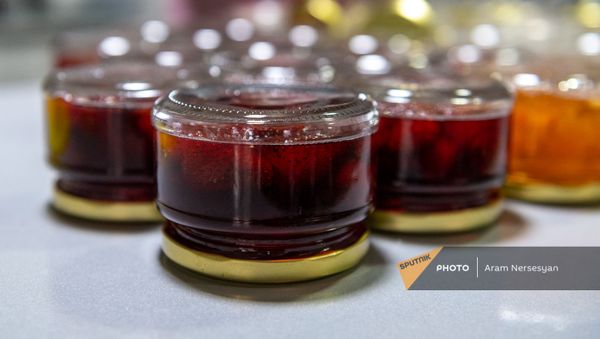 Производство маринадов и варений по арцахским рецептам в селе Дзорахпюр (15 декабря 2020). Котайкская область - Sputnik Армения