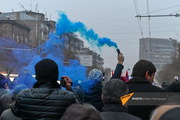 Шествие оппозиции с требованием отставки правительства Армении во главе с премьер-министром (14 декабря 2020). Еревaн - Sputnik Армения