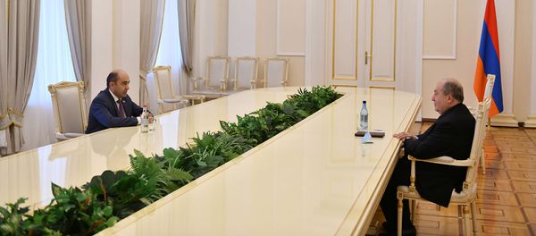 Президент Армен Саркисян встретился с руководителем парламентской фракции Просвещенная Армения Эдмоном Марукяном (16 декабря 2020). Еревaн - Sputnik Армения