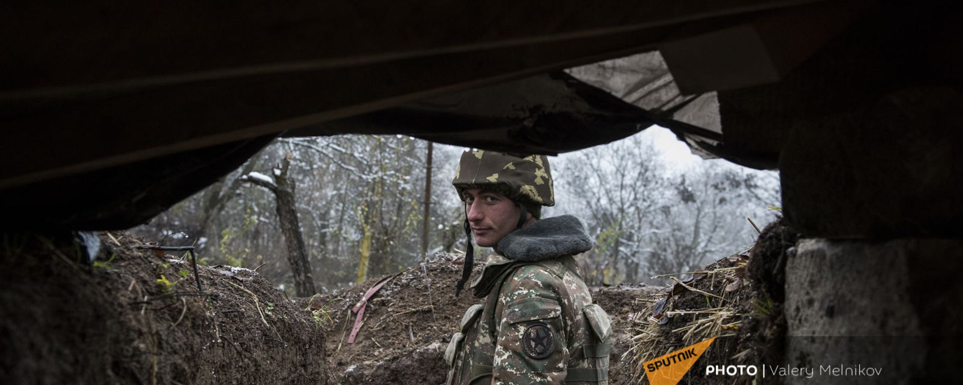 Военнослужащий армии обороны Карабаха на одной из улиц в селе Тагавард Мартунинского района (11 декабря 2020). Карабах - Sputnik Армения, 1920, 12.01.2021