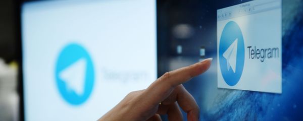 Мессенджер Telegram на экране монитора.зором Мессенджер Telegram на экране монитора.зором - Sputnik Армения