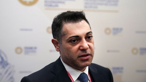 Председатель правления сети магазинов «Магнит» Хачатур Памбухчян на Петербургском международном экономическом форуме. Председатель правления сети магазинов «Магнит» Хачатур Памбухчян на Петербургском международном экономическом форуме. - Sputnik Армения