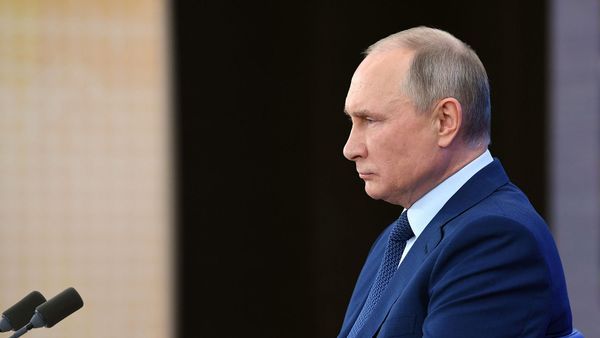 Президент России Владимир Путин во время ежегодной пресс-конференции в режиме видеоконференции (17 декабря 2020). Москвa - Sputnik Армения