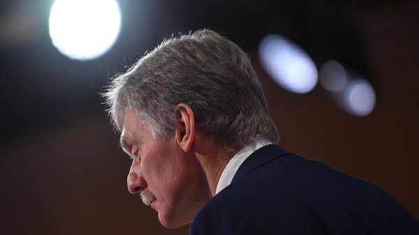 Пресс-секретарь президента России Дмитрий Песков во время ежегодной пресс-конференции Владимира Путина в режиме видеоконференции (17 декабря 2020). Москвa - Sputnik Армения