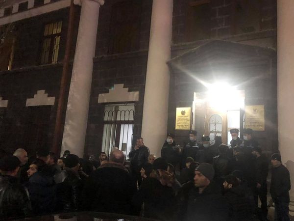 Кто отправил наших ребят к туркам?: жители Ширака возмущены Кто отправил наших ребят к туркам?: жители Ширака возмущены - Sputnik Армения