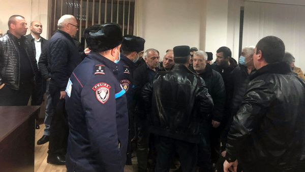 Родственники пропавших без вести добровольцев войны в Карабахе встретились с губернатором Ширака (17 декабря 2020). Гюмри - Sputnik Армения