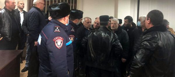 Родственники пропавших без вести добровольцев войны в Карабахе встретились с губернатором Ширака (17 декабря 2020). Гюмри - Sputnik Արմենիա
