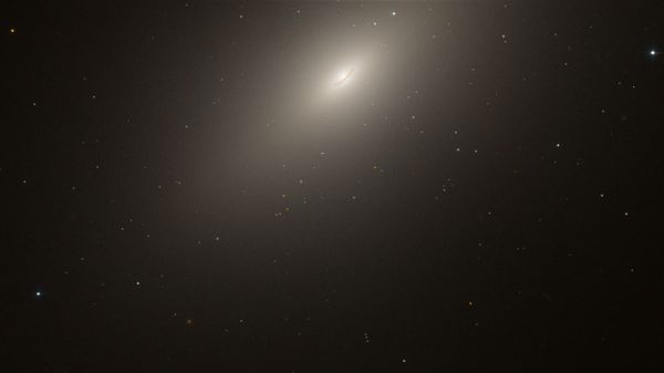 Эллиптическая галактика NGC 4697 в созвездии Дева - Sputnik Армения