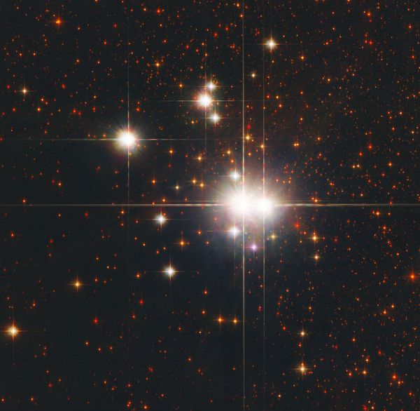Рассеянное скопление NGC 6193 в созвездии Жертвенник - Sputnik Армения