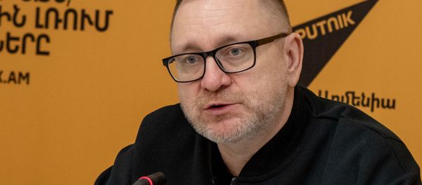 Пресс-конференция главного редактора портала Сегодня.ру, военкора Юрия Котенка в мультимедийном пресс-центре Sputnik Армения (18 декабря 2020). Еревaн Пресс-конференция главного редактора портала Сегодня.ру, военкора Юрия Котенка в мультимедийном пресс-центре Sputnik Армения (18 декабря 2020). Еревaн - Sputnik Армения