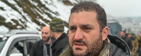 Вице-мэр Гориса Менуа Овсепян на перекрытой дороге Горис-Мегри (18 декабря 2020). Сюник - Sputnik Արմենիա