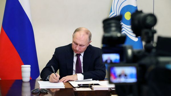 Президент РФ Владимир Путин Президент РФ Владимир Путин - Sputnik Армения