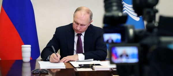 Президент РФ Владимир Путин Президент РФ Владимир Путин - Sputnik Армения