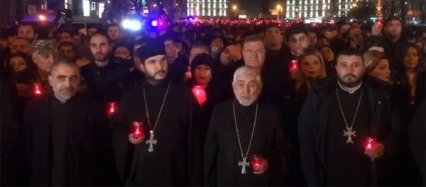 Գարեգին Նժդեհի հրապարակից դեպի Եռաբլուր. Երևանում մեկնարկել է ջահերով երթը - Sputnik Армения