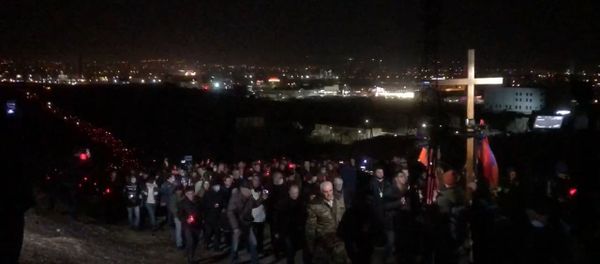Երևանում ջահերի երթի ընթացքում ընթերցեցին զոհված տղաների անունները - Sputnik Արմենիա