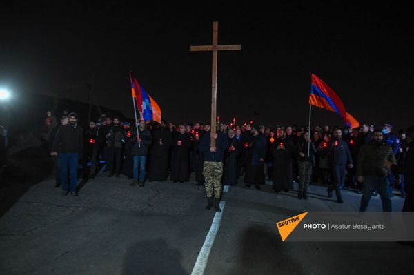 Ընդդիմության նախաձեռնած ջահերով երթը դեպի Եռաբլուր - Sputnik Արմենիա