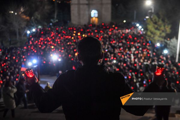 Ընդդիմության նախաձեռնած ջահերով երթը դեպի Եռաբլուր - Sputnik Արմենիա