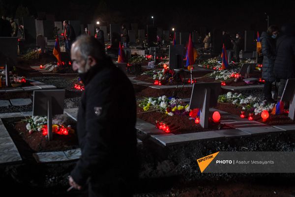 Ընդդիմության նախաձեռնած ջահերով երթը դեպի Եռաբլուր - Sputnik Արմենիա