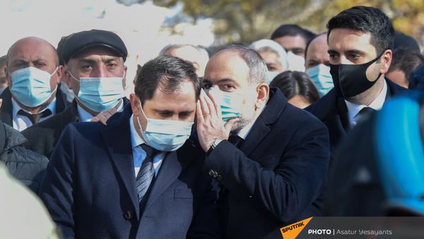 Премьер-министр Никол Пашинян и члены правительства перед Шествием памяти в Ераблур (19 декабря 2020). Еревaн - Sputnik Армения