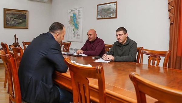 Министр НКР Григорий Мартиросян принял заместителя директора Всеармянского фонда «Айастан» Арарата Хлгатяна (19 декабря 2020). Степанакерт - Sputnik Արմենիա