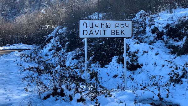 «Թշնամու դիրքը մեզնից 600–700 մ հեռավորության վրա է». կյանքը` Դավիթ Բեկում. տեսանյութ - Sputnik Արմենիա