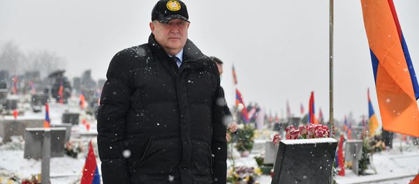 Президент Армен Саркисян посетил военный пантеон Ераблур (20 декабря 2020). Еревaн Президент Армен Саркисян посетил военный пантеон Ераблур (20 декабря 2020). Еревaн - Sputnik Армения