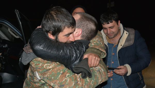 Шестеро призывников, пропавших без вести более 70 суток, усилиями ГСЧС, российских миротворцев в Карабахе и МККК вернулись на родину (20 декабря 2020). Степанакерт - Sputnik Армения