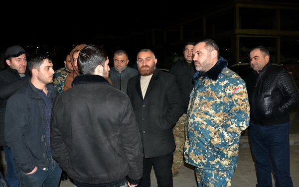 Шестеро призывников, пропавших без вести более 70 суток, усилиями ГСЧС, российских миротворцев в Карабахе и МККК вернулись на родину (20 декабря 2020). Степанакерт - Sputnik Армения
