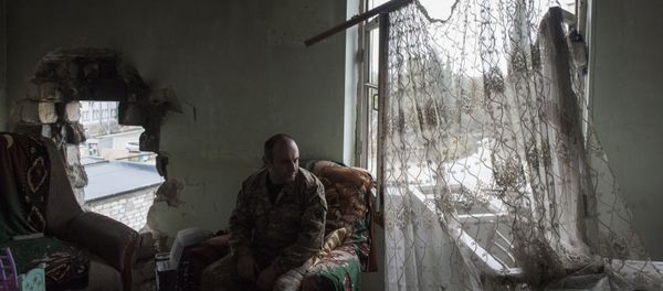 Мужчина у себя дома в городе Мартакерт (15 декабря 2020). Карабах - Sputnik Արմենիա