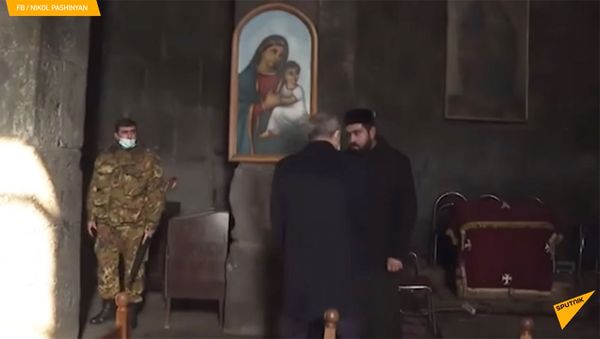 Святой отец не подает руки премьер-министру Святой отец не подает руки премьер-министру - Sputnik Армения