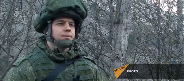 Командир группы разминирования, капитан Виталий Мороз на боевом дежурстве - Sputnik Արմենիա
