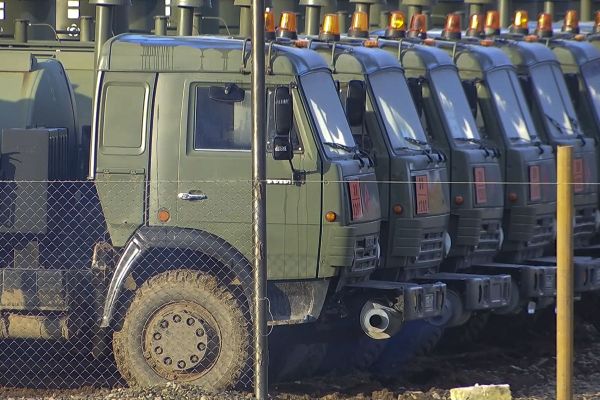 В Карабахе развернут полевой автопарк для военной техники российских миротворцев - Sputnik Армения