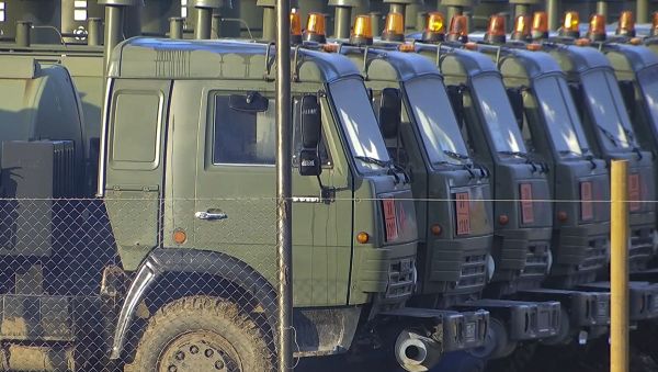 В Карабахе развернут полевой автопарк для техники российского миротворческого контингента В Карабахе развернут полевой автопарк для техники российского миротворческого контингента - Sputnik Արմենիա