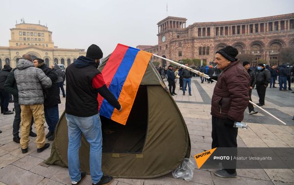 Палатки оппозиции на площади Республики (22 декабря 2020). Ереван Палатки оппозиции на площади Республики (22 декабря 2020). Ереван - Sputnik Армения