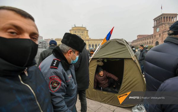 Палатки оппозиции на площади Республики (22 декабря 2020). Ереван Палатки оппозиции на площади Республики (22 декабря 2020). Ереван - Sputnik Армения