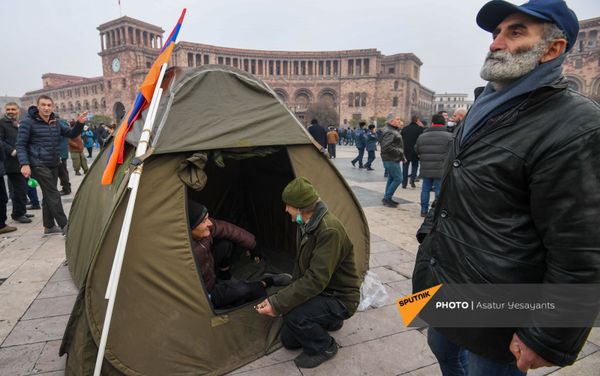 Палатки оппозиции на площади Республики (22 декабря 2020). Ереван Палатки оппозиции на площади Республики (22 декабря 2020). Ереван - Sputnik Армения