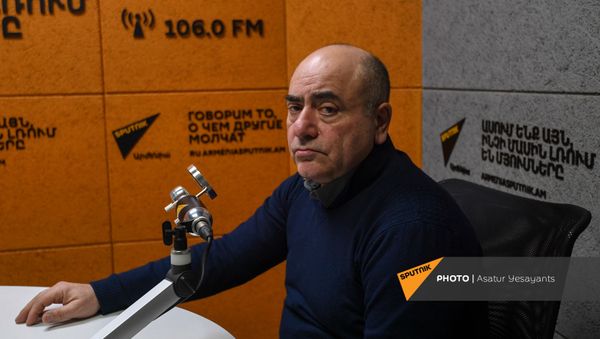 Аналитик Вардан Хачатрян в гостях у радио Sputnik Аналитик Вардан Хачатрян в гостях у радио Sputnik - Sputnik Արմենիա