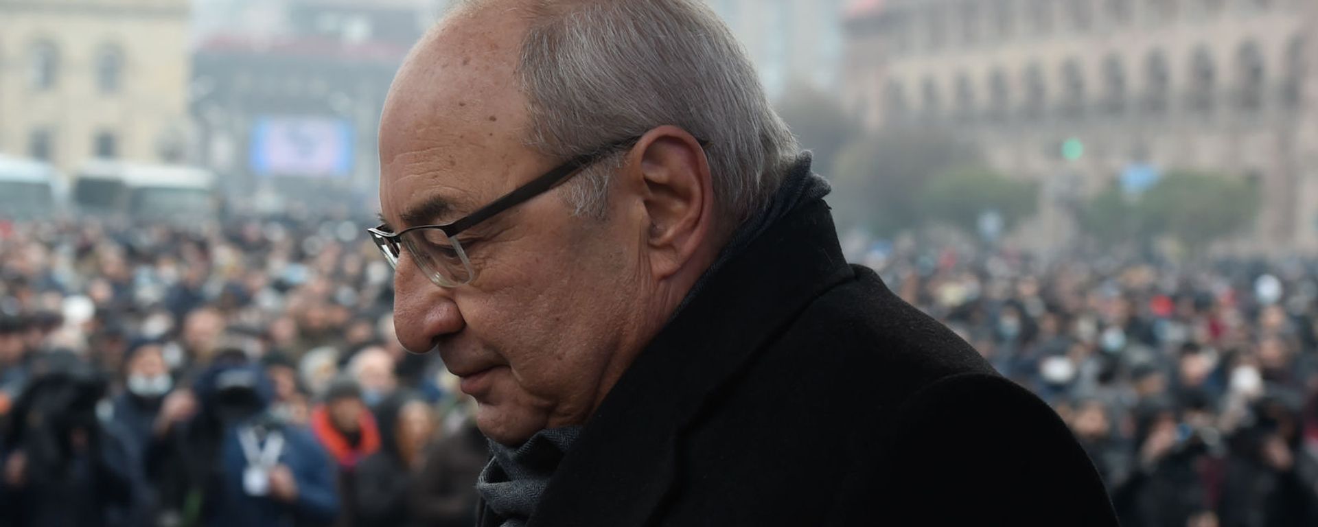 Единый оппозиционный кандидат в премьер-министры Вазген Манукян на митинге оппозиции (22 декабря 2020). Еревaн Единый оппозиционный кандидат в премьер-министры Вазген Манукян на митинге оппозиции (22 декабря 2020). Еревaн - Sputnik Արմենիա, 1920, 26.03.2021