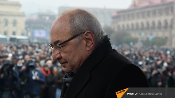 Единый оппозиционный кандидат в премьер-министры Вазген Манукян на митинге оппозиции (22 декабря 2020). Еревaн - Sputnik Արմենիա