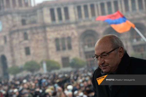 Единый оппозиционный кандидат в премьер-министры Вазген Манукян на митинге оппозиции (22 декабря 2020). Еревaн - Sputnik Армения