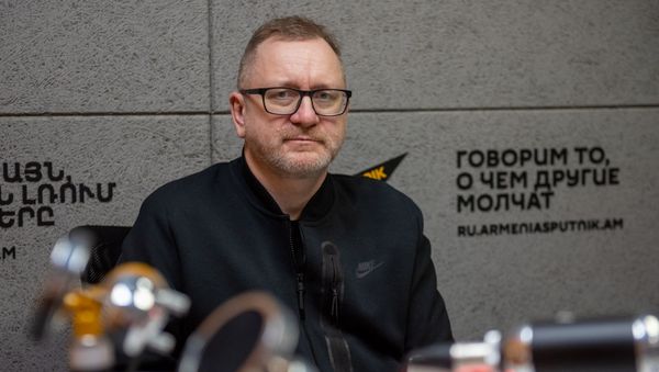Военный обозреватель Юрий Котенок дал интервью Sputnik Армения перед отъездом на родину - Sputnik Армения