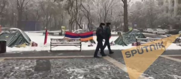 Հայաստանի ընդդիմությունը դիմավորեց առավոտը Հանրապետության հրապարակում - Sputnik Արմենիա