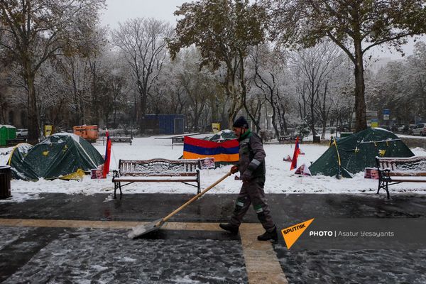Протестующие на площади Республики в Ереване (23 декабря 2020). Еревaн Протестующие на площади Республики в Ереване (23 декабря 2020). Еревaн - Sputnik Армения