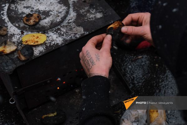 Протестующие на площади Республики в Ереване (23 декабря 2020). Еревaн Протестующие на площади Республики в Ереване (23 декабря 2020). Еревaн - Sputnik Армения