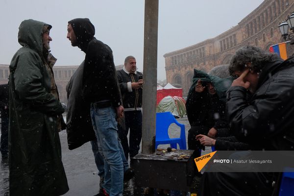 Протестующие на площади Республики в Ереване (23 декабря 2020). Еревaн Протестующие на площади Республики в Ереване (23 декабря 2020). Еревaн - Sputnik Армения